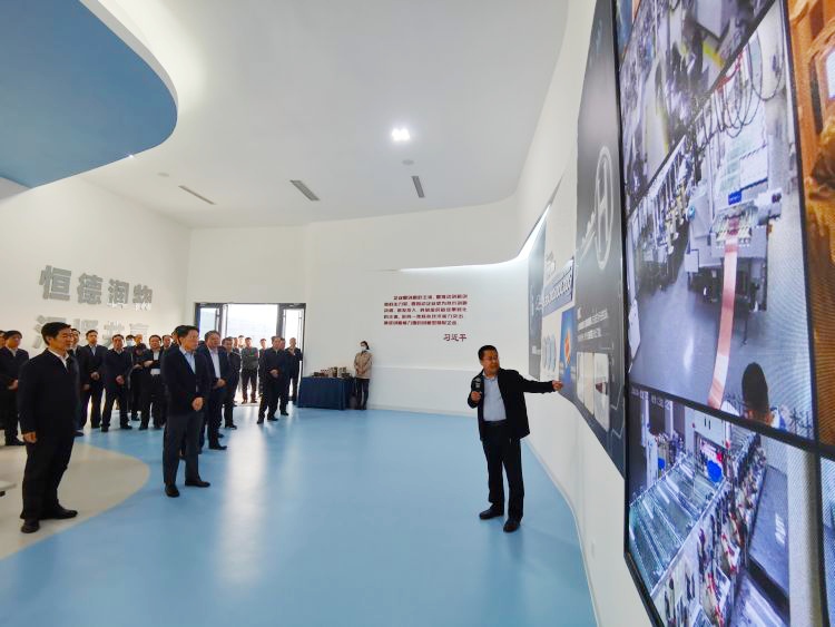 全市重大項(xiàng)目推進(jìn)工作現(xiàn)場(chǎng)會(huì)現(xiàn)場(chǎng)觀摩新恒匯高精度蝕刻引線框架生產(chǎn)項(xiàng)目